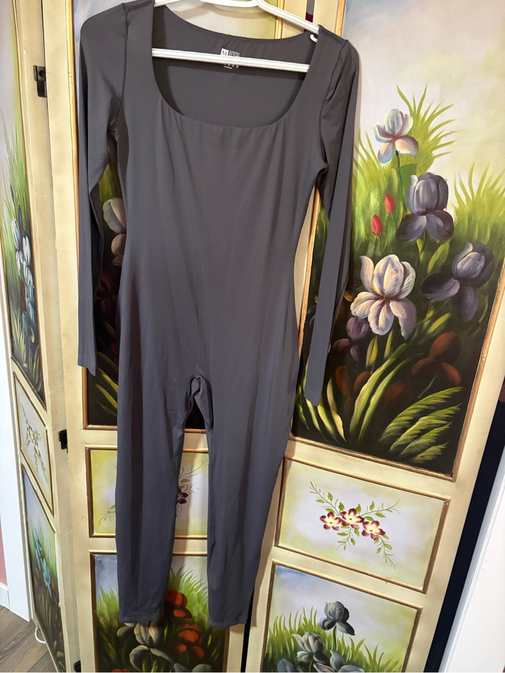 Long-Sleeve Gray Scoop-Neck Jumpsuit